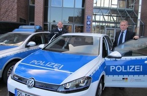 Polizeidirektion Göttingen: POL-GOE: Elektromobilität hält weiter Einzug in die Polizei Niedersachsen - Polizeipräsident Robert Kruse testete heute (24.11.2014)einen neuen e-Golf
