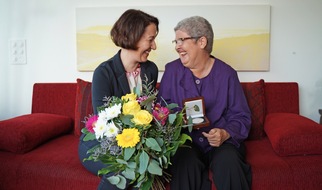 Krebsliga Schweiz: Die Krebsmedaille geht an Michèle Bowley