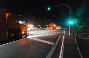 Freiwillige Feuerwehr Gemeinde Schiffdorf: FFW Schiffdorf: Verkehrsunfall in Schiffdorf: Fahrzeuge kollidieren frontal - zwei Personen im Krankenhaus