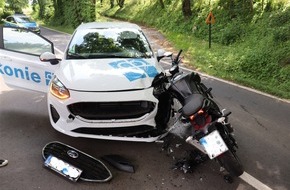 Kreispolizeibehörde Herford: POL-HF: Verkehrsunfall mit Personenschaden- Motorradfahrer übersehen