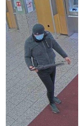 POL-BN: Foto-Fahndung: Unbekannte heben Bargeld mit gestohlener EC-Karte in Bad-Godesberg ab - Wer kennt diese Männer?