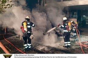 Feuerwehr München: FW-M: E-Autos in Flammen (Sendling)