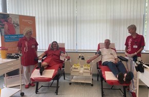 Haema Blutspendedienst: Ministerin Heike Werner spendet Vollblut / Vorbilder motivieren zur Blutspende