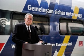 BPOLP Potsdam: Gemeinsame Pressemitteilung der Deutschen Bahn AG, der ViP Verkehrsbetrieb Potsdam GmbH und des Bundespolizeipr&auml;sidiums - 75 Jahre Bundespolizei - Jubil&auml;umsauftakt am Hauptbahnhof Potsdam