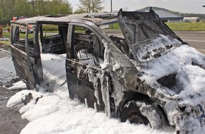 Polizei Mettmann: POL-ME: Fahrzeugbrand durch technischen Defekt - Velbert - 2004085