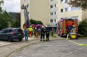 Feuerwehr Plettenberg: FW-PL: Gemeldete Rauchentwicklung in hohem Wohngebäude