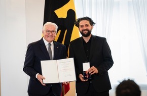 Universität Osnabrück: Uni Osnabrück: Prof. Dr. Aladin El-Mafaalani mit Verdienstorden der Bundesrepublik Deutschland geehrt