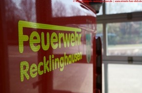 Feuerwehr Recklinghausen: FW-RE: Beschädigung an der Dachkonstruktion - Busbahnhof Recklinghausen kurzzeitig gesperrt - Feuerwehr räumt Schneelast