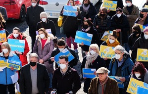 Internationaler Bund: Solidaritätskundgebung: Internationaler Bund startet Hilfsaktion für die Ukraine