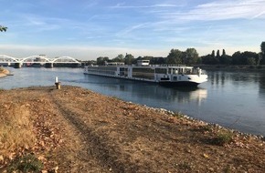 Polizeipräsidium Einsatz, Logistik und Technik: PP-ELT: Festfahrung eines Fahrgastkabinenschiffes in Ludwigshafen