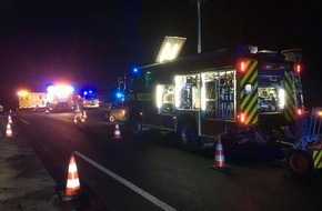 Feuerwehr Ratingen: FW Ratingen: Ratingen BAB A 52, 21.15 Uhr ,Schwerer Verkehrsunfall mit zwei Verletzten.