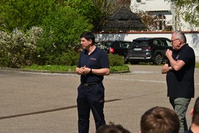 FW LK Esslingen: Gro&szlig; angelegte &Uuml;bung des Gemeindeverwaltungsverband Reichenbach an der Fils im Gewerbegebiet Leintel.