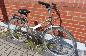 Kreispolizeibehörde Rhein-Kreis Neuss: POL-NE: Eigentümer des Damenrads gesucht: Kripo bittet um Mithilfe. Wem gehört das bronze metallic farbene Fahrrad?