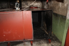 FW-WRN: Bildmaterial zum Bericht: Feuer_3: Kellerbrand durch Trennarbeiten an einem Öltank