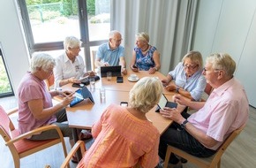 DigitalPakt Alter: Bundesweit mehr digitale Lernorte für Ältere / Der DigitalPakt Alter fördert jetzt 200 Erfahrungsorte, kostenlose Angebote zum digitalen Kompetenzerwerb, in ganz Deutschland