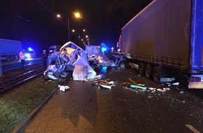 Feuerwehr Bochum: FW-BO: Verkehrsunfall in Bochum Weitmar