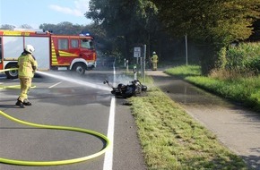 Kreispolizeibehörde Viersen: POL-VIE: Grefrath: Motorradfahrer stürzt beim Bremsen - Maschine verbrennt