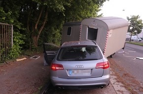 Polizei Mettmann: POL-ME: Sekundenschlaf: Hoher Sachschaden nach Verkehrsunfall - Langenfeld - 2405004
