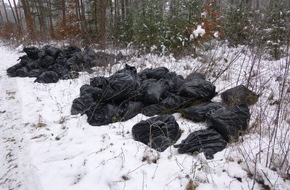 Polizeiinspektion Nienburg / Schaumburg: POL-NI: 100 Müllsäcke mit Glaswolle in Feldmark entsorgt