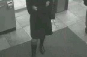 Polizeiinspektion Hildesheim: POL-HI: Wer kennt diese Frau ? Polizei Hildesheim sucht nach Scheckkartendiebin