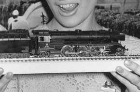 Deutsche Bahn AG: Kuriositäten und Raritäten aus 170 Jahren Eisenbahngeschichte / Sonderausstellung im DB Museum zeigt bisher noch nicht ausgestellte Objekte aus dem Depot