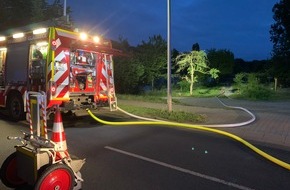 Feuerwehr Gladbeck: FW-GLA: Kleingartenanlage: Gartenlaube im Vollbrand