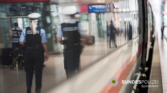 Bundespolizeidirektion M&uuml;nchen: Bundespolizeidirektion M&uuml;nchen: Unter den Rock gefilmt / Zeugin dokumentiert Tatgeschehen mit Handy