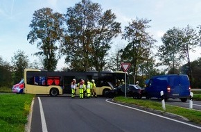 Kreispolizeibeh&ouml;rde Oberbergischer Kreis: POL-GM: Unfall beim Abbiegen - vier Personen leicht verletzt