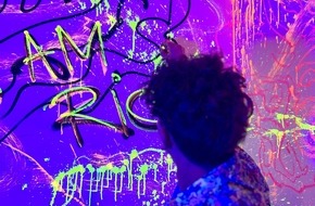 mydays GmbH: mydays monthly: Story behind Vol. 2 &ndash; Action Neon Painting