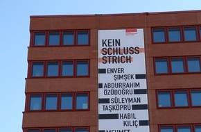 Rosa-Luxemburg-Stiftung: "Kein Schlussstrich - NSU Komplex Auflösen" / Banner heute (28.10.) am Stiftungssitz angebracht