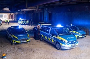 Polizei Duisburg: POL-DU: Duisburg/Düsseldorf: "Stärkung des Wachdienstes" - Polizisten aus NRW trainieren gemeinsam