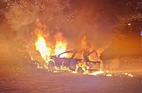 Feuerwehr Iserlohn: FW-MK: PKW brannte auf der Alexanderh&ouml;he
