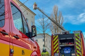 Feuerwehr Dresden: FW Dresden: Rauchentwicklung in einem Mehrfamilienhaus