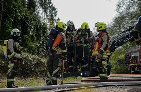 Kreisfeuerwehrverband Segeberg: FW-SE: Feuer in einer Garage