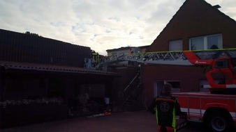 Freiwillige Feuerwehr Bedburg-Hau: FW-KLE: Aufwendige Rettung nach Sturz auf dem Dach