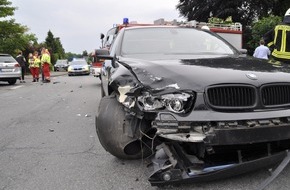 Freiwillige Feuerwehr Bedburg-Hau: FW-KLE: Verkehrsunfall mit vier Leichtverletzten auf der Schmelenheide