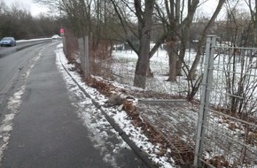 Polizeipr&auml;sidium Nordhessen: POL-KS: In Zaun gekracht und gefl&uuml;chtet: Ermittler suchen Zeugen in Rothenditmold