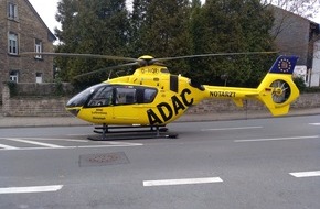 Feuerwehr Wetter (Ruhr): FW-EN: Wetter - Hubschrauberlandung, Person hinter verschlossener Tür und Verkehrsunfall am Samstag