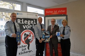 Polizei Paderborn: POL-PB: "Schieben Sie Einbrechern einen Riegel vor!" - Aktionswoche gegen den Wohnungseinbruchsdiebstahl startet am 24.10.2018