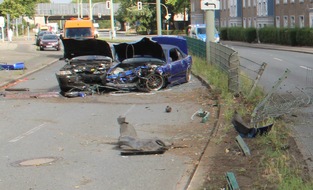 Polizei Bochum: POL-BO: Herne / Morgens gegen neun auf dem Westring - Schwerer Verkehrsunfall legt Verkehr für Stunden lahm