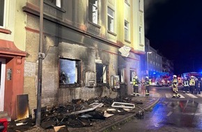 Feuerwehr Moers: FW Moers: Sperrm&uuml;llbrand greift auf Wohn- und Gesch&auml;ftshaus &uuml;ber