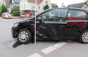 Polizeiinspektion Hameln-Pyrmont/Holzminden: POL-HM: Unfall im Kreuzungsbereich
