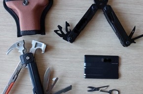 Bundespolizeiinspektion Hamburg: BPOL-HH: Mann beleidigt Zugbegleiterin und zeigt "Hitlergru&szlig;" - Festnahme durch Bundespolizei - Sicherstellung mehrerer Multi-Tools