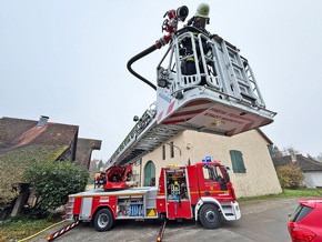 KFV Bodenseekreis: Großer Feuerwehreinsatz wegen Schwelbrand in Wiggenweiler