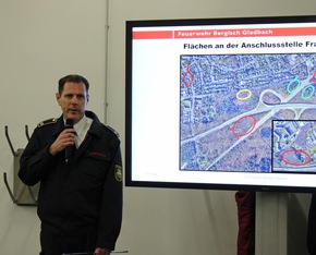 FW-GL: Feuerwache 2 (Süd): Refrather Bürgerschaft informiert sich über Details und Vorüberlegungen für den Standortvorschlag an der Autobahnauffahrt in Frankenforst