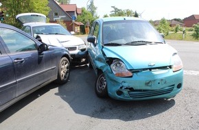 Polizei Minden-Lübbecke: POL-MI: Drei Autos kollidieren im Kreuzungsbereich