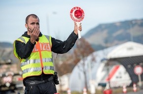 Bundespolizeidirektion München: Bundespolizeidirektion München: Rund 30 illegale Einreiseversuche am Wochenende - Bundespolizei beendet mutmaßliche Schleusung auf A8