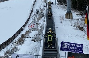 Kreisfeuerwehrverband Segeberg: FW-SE: Borsteler Feuerwehrleute erklimmen Skisprungschanze in Oberhof