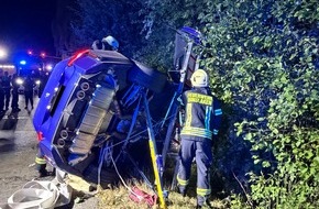 Feuerwehr Dinslaken: FW Dinslaken: Verkehrsunfall mit drei eingeschlossenen Personen
