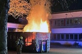 Polizei Mettmann: POL-ME: Baucontainer ausgebrannt - die Polizei ermittelt - 2502103